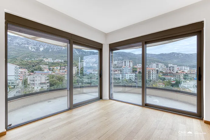 Komplex in Bečići in der Nähe des Meeres