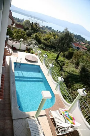 Villa mit Pool in Tivat - Langzeitmiete