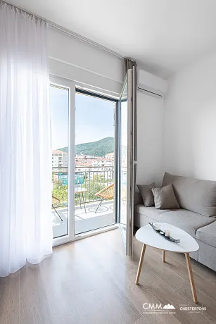Sonnige Einzimmerwohnung mit 42 m² in Budva, nahe dem Meer.