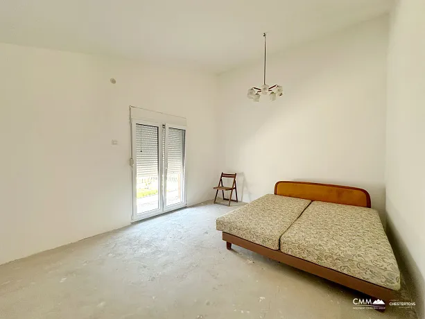 Zweistöckiges Haus in Dobra Voda