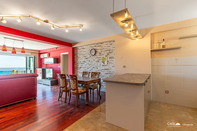 Drei-Zimmer-Wohnung in Petrovac mit Meerblick