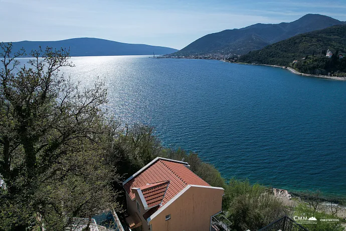 Gemütliche Villa mit Meerblick in Lepetani
