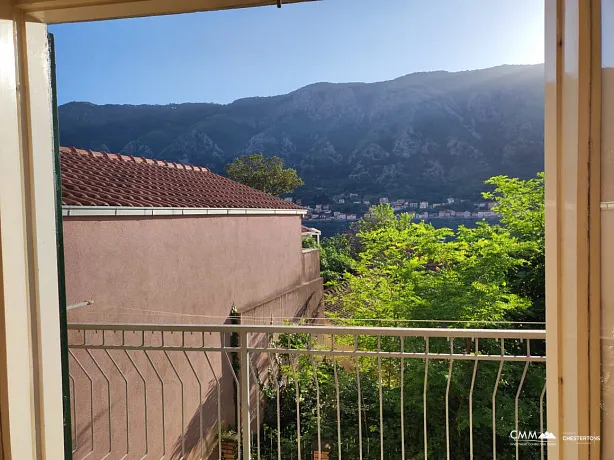 Haus in Kotor zum Verkauf in der Nähe der Promenade und der Küste