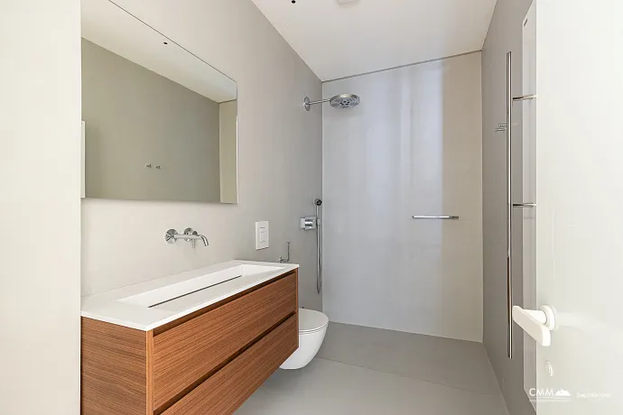 Dreizimmerwohnung in Budva mit herrlichem Blick