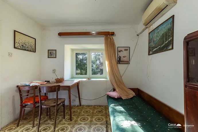 Zu verkaufen – Authentisches Steinhaus mit traumhaftem Blick auf die Bucht von Kotor