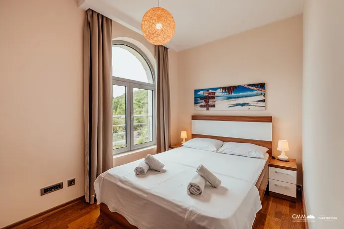 Zweizimmerwohnung mit Meerblick, 60 m vom Strand entfernt – Tivat