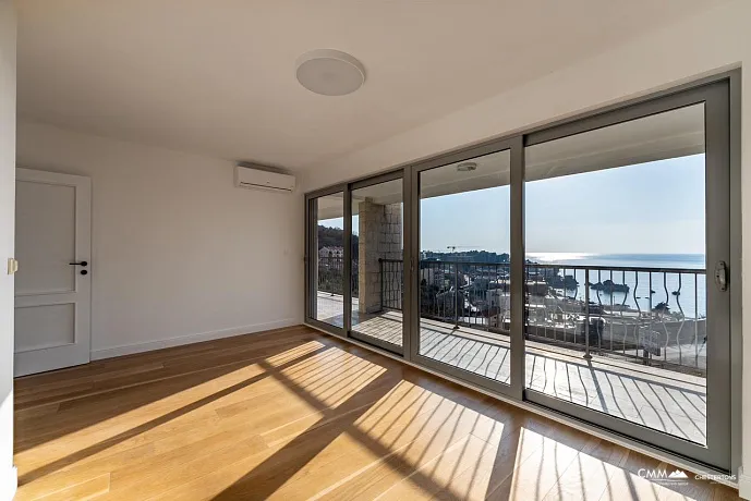 Wohnung mit 3 Schlafzimmern und atemberaubendem Meerblick aus jedem Fenster.