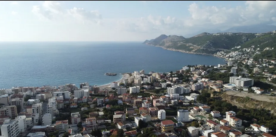 Geräumiges Apartmenthaus mit Meerblick