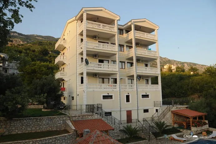 Gemütliche Villa in Budva