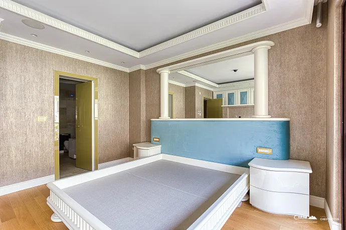 Luxuriöse Ein-Zimmer-Wohnung mit Designer-Innenraum