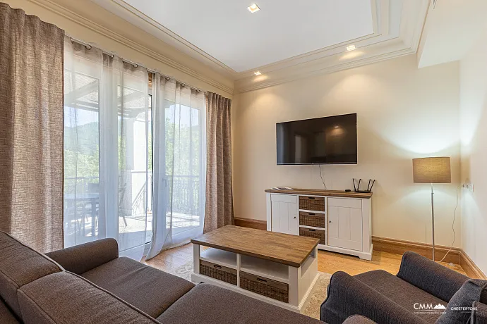 Luxuriöse Ein-Zimmer-Wohnung mit Meerblick in Porto Montenegro