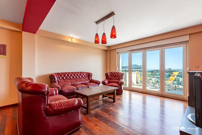 Drei-Zimmer-Wohnung in Petrovac mit Meerblick
