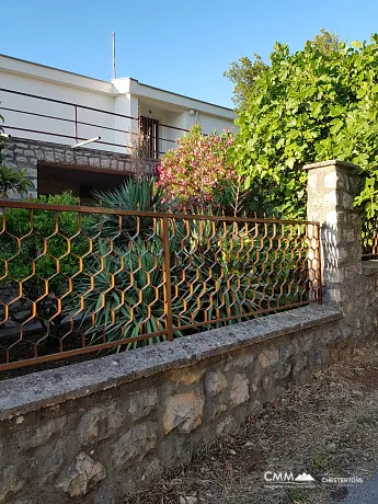 Haus in ruhiger Lage in Dobra Voda 100m²