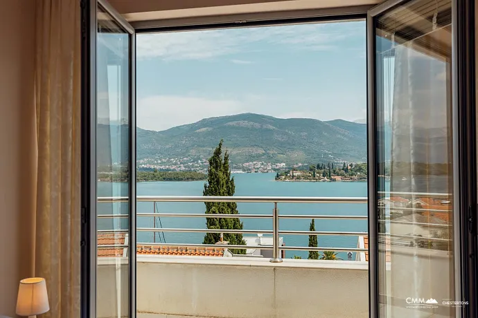 Zweizimmerwohnung mit Meerblick, 60 m vom Strand entfernt – Tivat