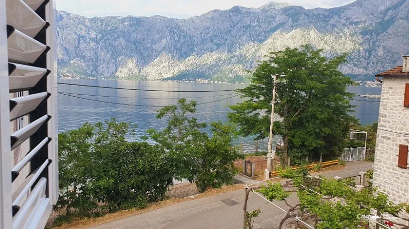 Haus in Stoliv, erste Reihe am Meer