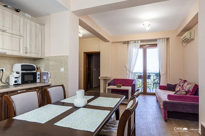 Zwei-Zimmer-Wohnung mit Meerblick.