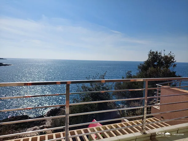 Luxuriöses Haus in Utjeha mit Swimmingpool und Panoramablick auf das Meer