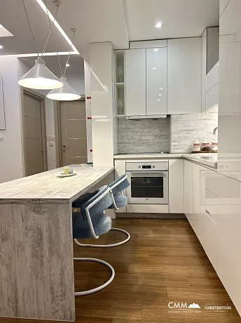 Luxuswohnung im Zentrum von Budva – 90 m² mit Garage