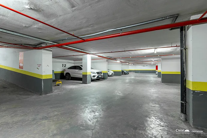 Luxuriös ausgestattete Wohnung in Bečići zu verkaufen – eine Gelegenheit, die man nicht verpassen sollte.