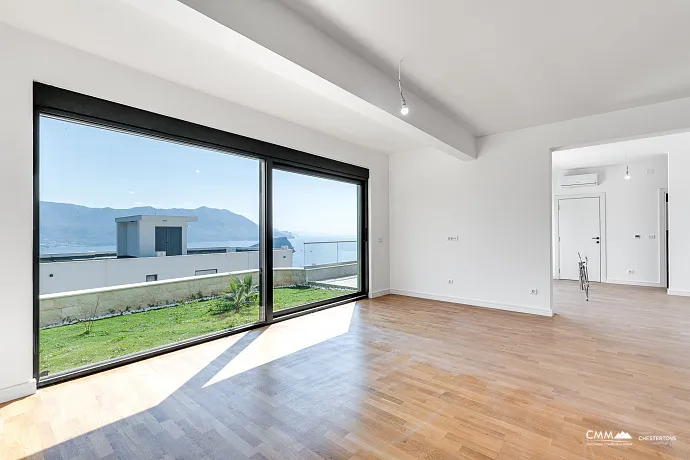 Luxuriöse Neubauvilla mit Panoramablick auf das Meer und die Altstadt von Budva