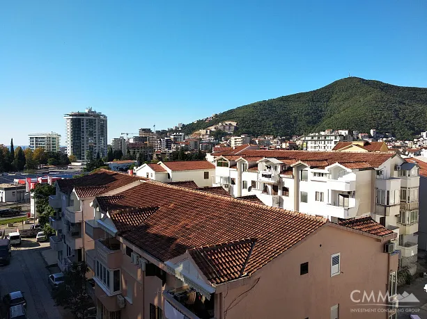 Wohnung im Zentrum in einem neuen Haus mit zwei Schlafzimmern in Budva nahe dem Meer