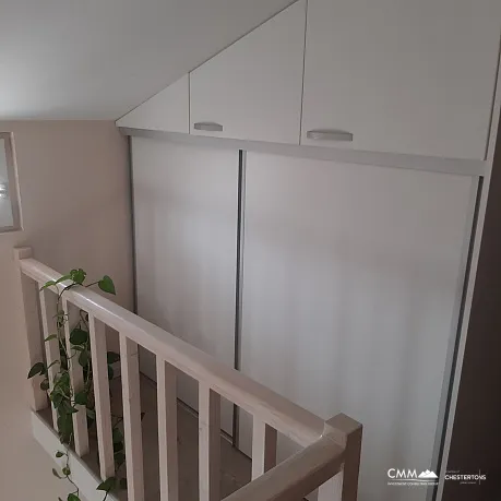 Geräumiges zweistöckiges Haus mit schönem Garten