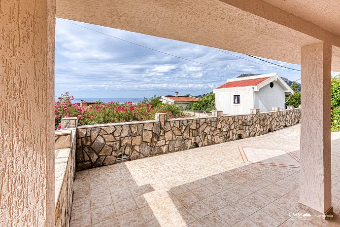 Ein Haus in Sutomore mit Panoramablick auf das Meer 140 m2