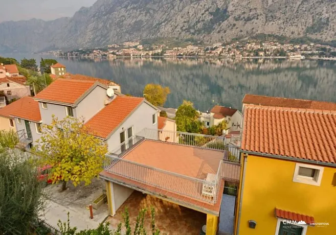 Ruime villa met panoramisch zeezicht in Muo