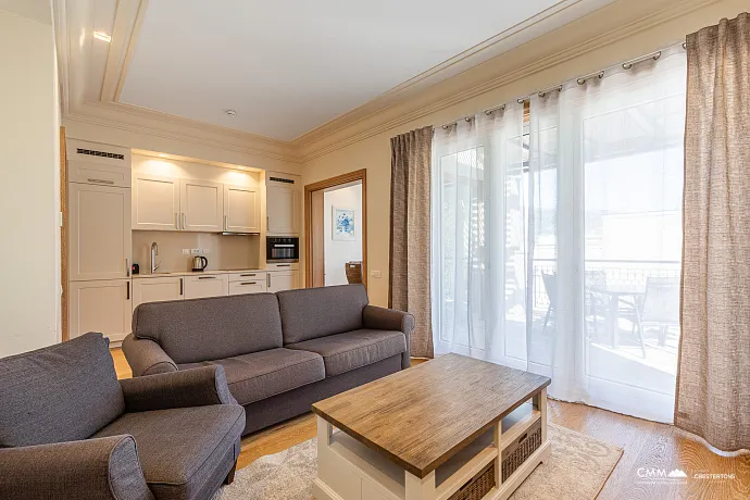 Luxuriöse Ein-Zimmer-Wohnung mit Meerblick in Porto Montenegro