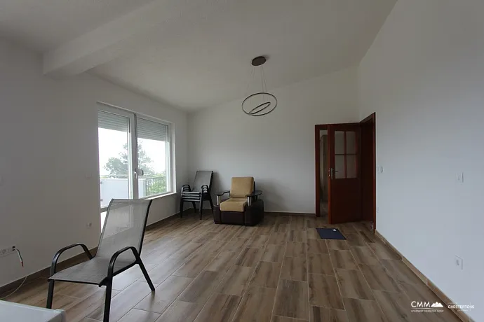 Haus in Bjelisi auf zwei Etagen mit großem Garten