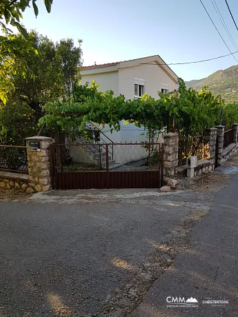 Haus in ruhiger Lage in Dobra Voda 100m²