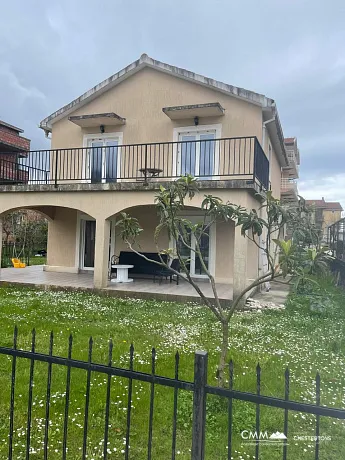 Zweistöckiges Haus 175m2 in Lastva Grbaljska, Budva