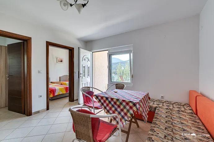 Gemütliche Villa mit Meerblick in Lepetani