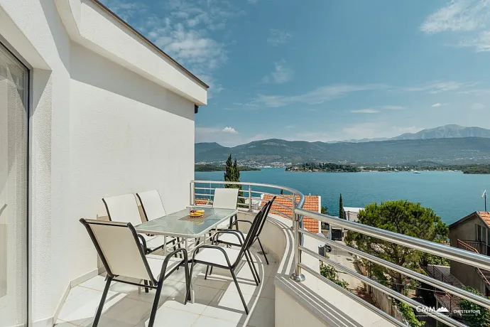 Zweizimmerwohnung mit Meerblick, 60 m vom Strand entfernt – Tivat