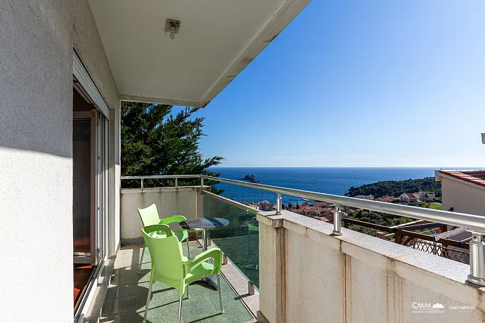 Drei-Zimmer-Wohnung in Petrovac mit Meerblick