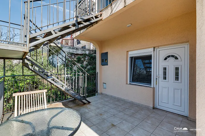 Gemütliche Villa mit Meerblick in Lepetani