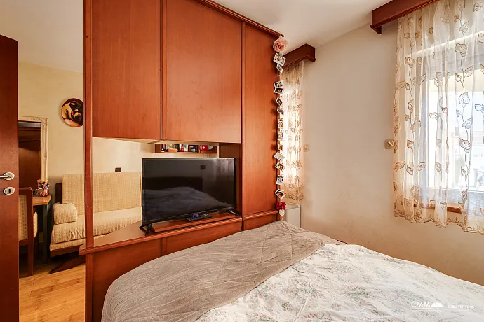 Haus in einer ruhigen Gegend von Budva mit Blick auf das Meer.