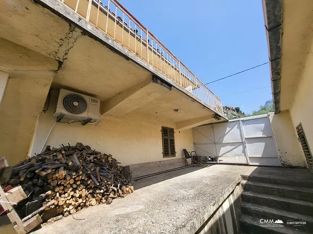 Haus mit großzügigem Grundstück in Old Bar mit Bergblick