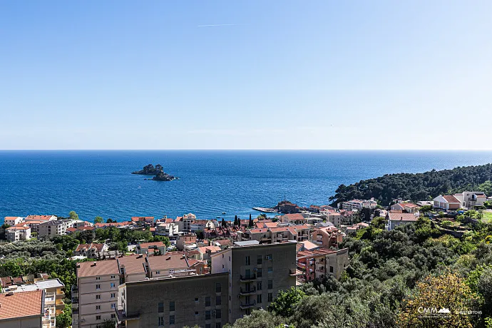 Drei-Zimmer-Wohnung in Petrovac mit Meerblick