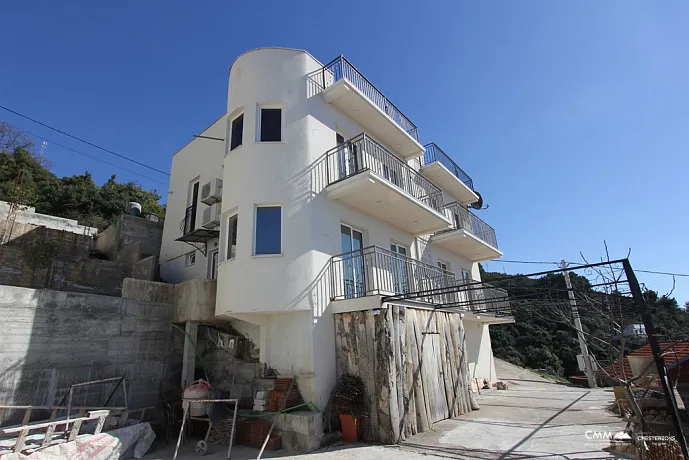 Modernes Haus mit Panoramablick auf das Meer