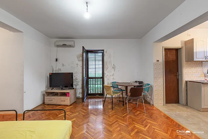 ZU VERKAUFEN: HAUS 270 m² – EINZIGARTIGE GELEGENHEIT IN PRČANJ!