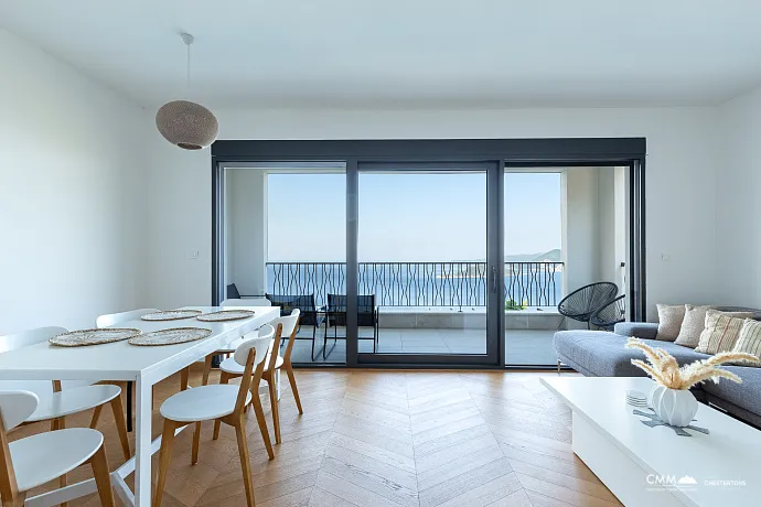 Dreizimmerwohnung in Wohnanlage mit Pool, Blizikuće