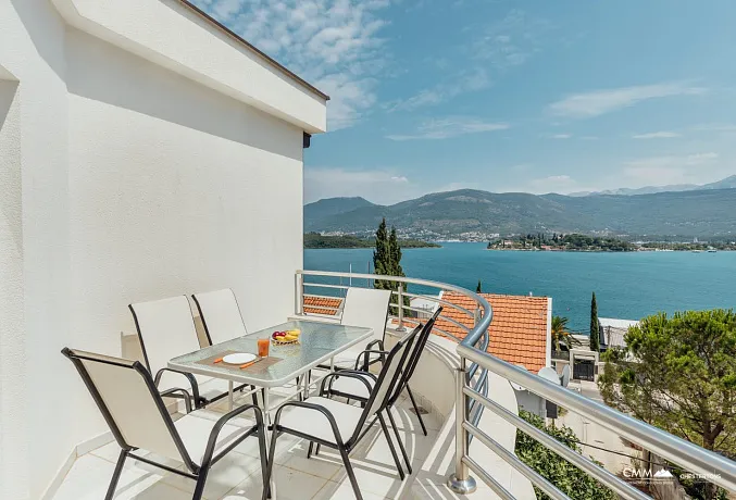 Zweizimmerwohnung mit Meerblick, 60 m vom Strand entfernt – Tivat