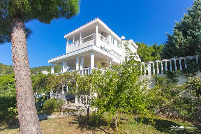 Luxusvilla mit Panoramablick auf das Meer in Bar, Green Belt