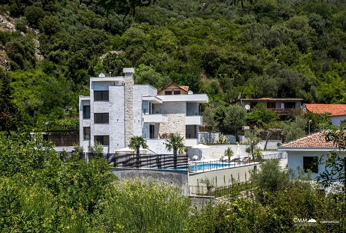 Neues Haus in Herceg Novi