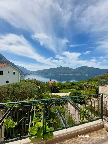 Zu verkaufende Wohnung in Orahovac mit Panoramablick auf das Meer