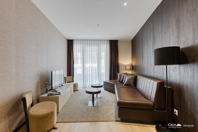 Luxuriös ausgestattete Wohnung in Bečići zu verkaufen – eine Gelegenheit, die man nicht verpassen sollte.