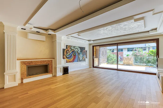 Luxuriöse Ein-Zimmer-Wohnung mit Designer-Innenraum