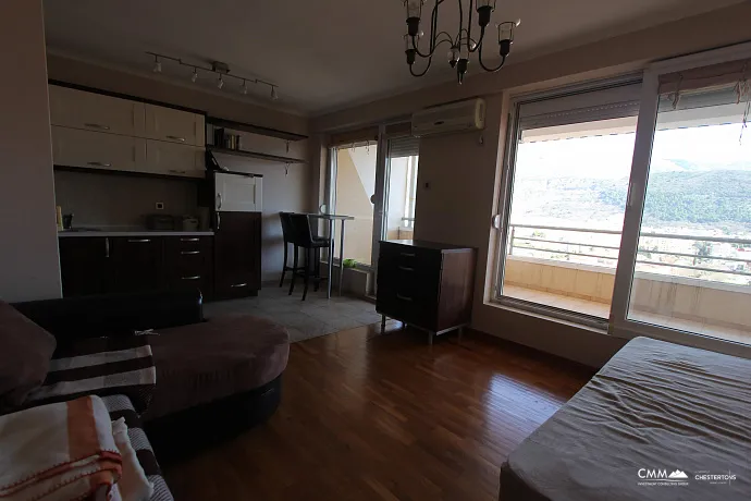 Apartment mit zwei Schlafzimmern in Budva mit einer geräumigen Terrasse