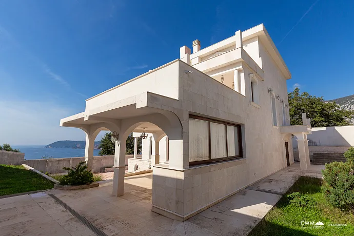 Luxusvilla in Bar mit Panoramablick auf das Meer